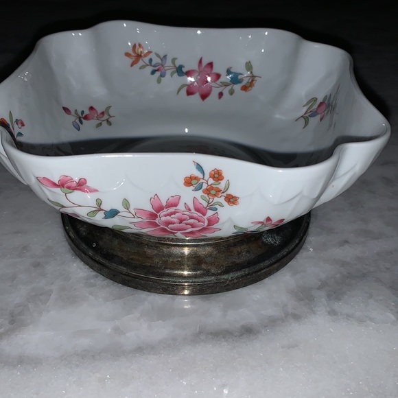 B & C L’moges Lowestoft scalloped bowl - Picture 2 of 4